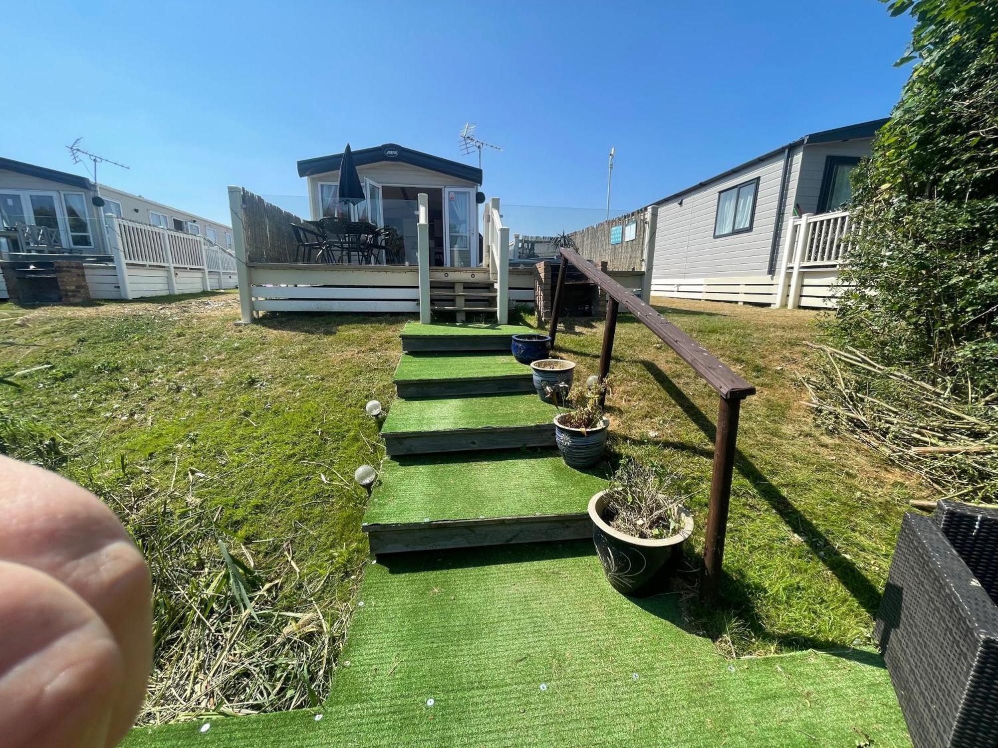 Lakeside Retreat 2 With Hot Tub, Private Fishing Peg Situated At Tattershall Lakes Country Park Exterior foto